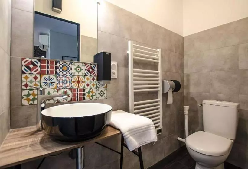 Hotelli L'atypic Hôtel Restaurant