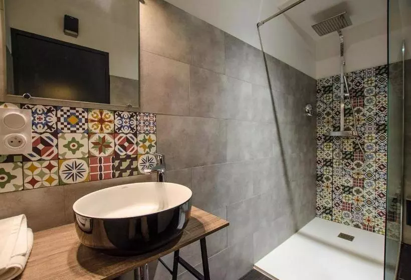 Hotelli L'atypic Hôtel Restaurant