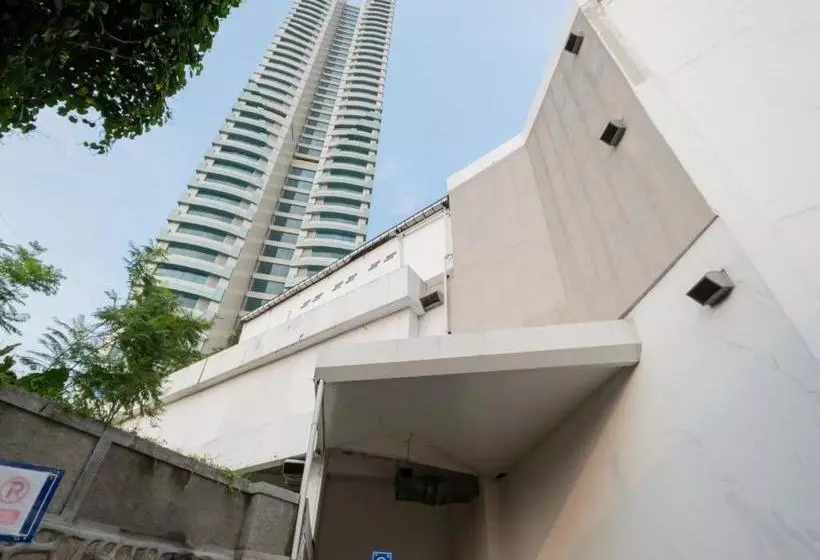 ホテル Oyo 3390 Apartment Grand Kamala Lagoon Avenue