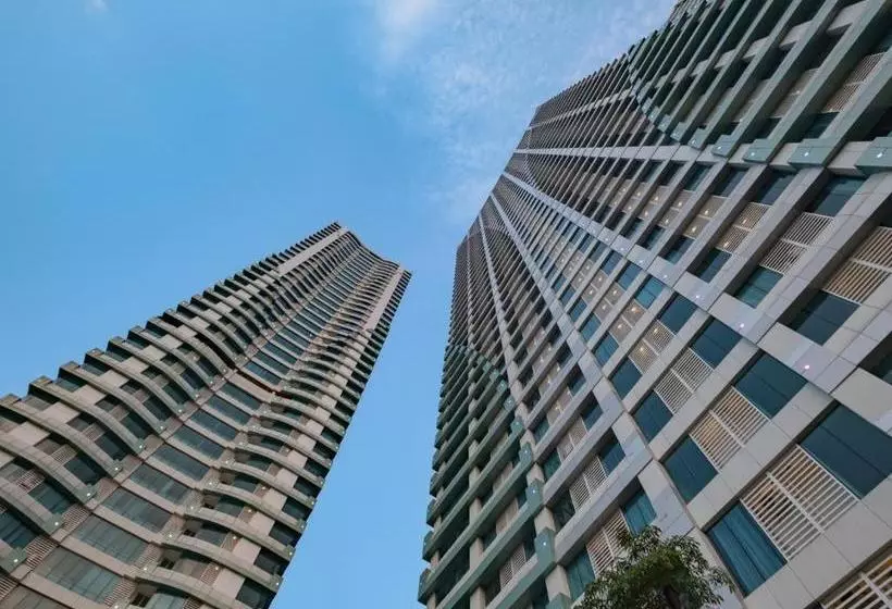 ホテル Oyo 3390 Apartment Grand Kamala Lagoon Avenue