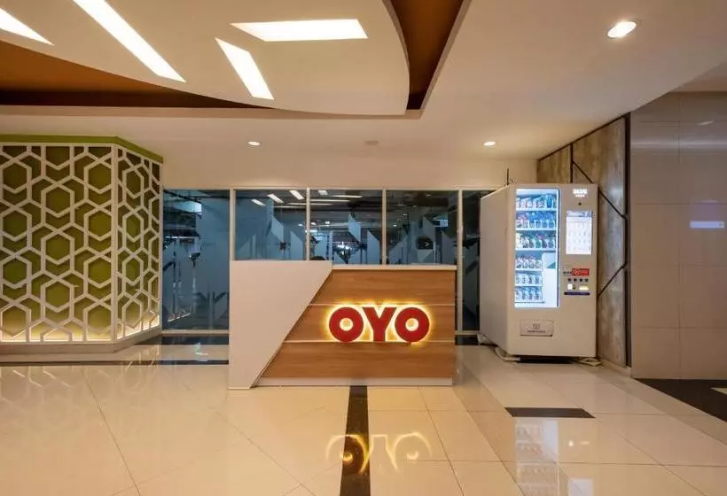 ホテル Oyo 3390 Apartment Grand Kamala Lagoon Avenue
