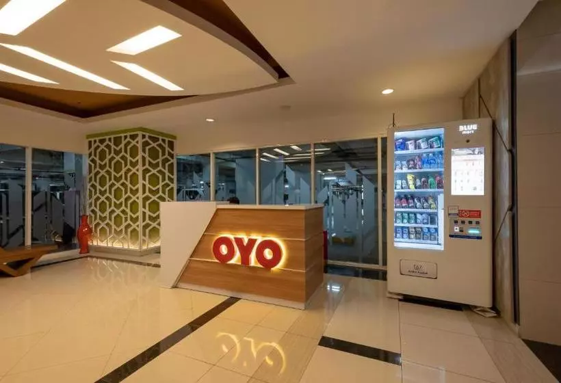 ホテル Oyo 3390 Apartment Grand Kamala Lagoon Avenue