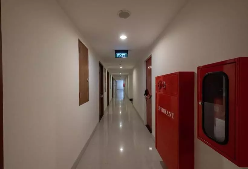 ホテル Oyo 3390 Apartment Grand Kamala Lagoon Avenue