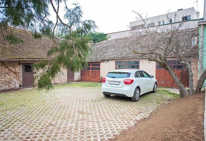 تختخواب و صبحانه Pb Urban Garden Stay With Secured Parking