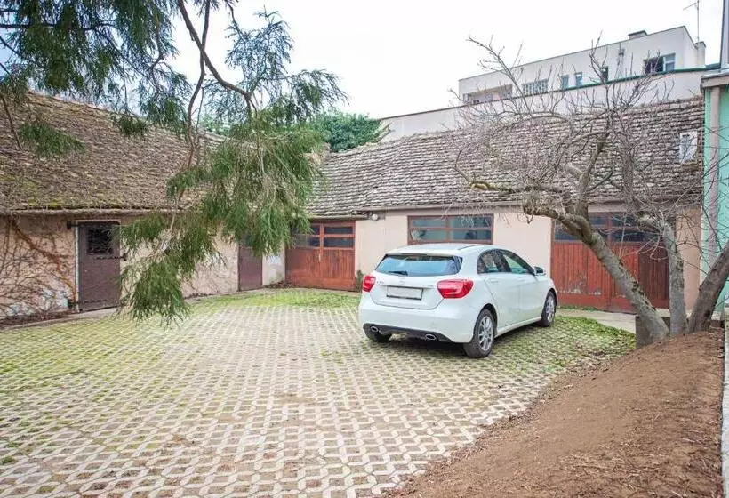 تختخواب و صبحانه Pb Urban Garden Stay With Secured Parking