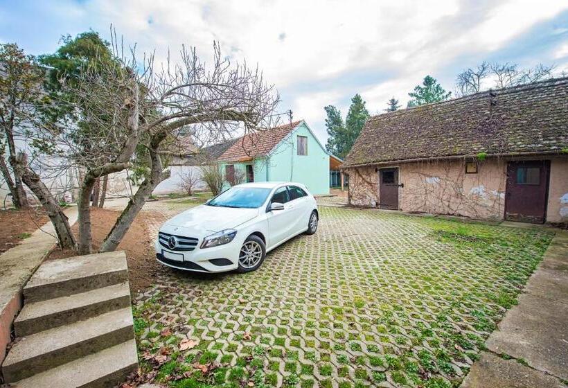 تختخواب و صبحانه Pb Urban Garden Stay With Secured Parking