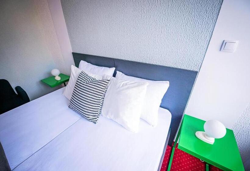 تختخواب و صبحانه Pb Urban Garden Stay With Secured Parking