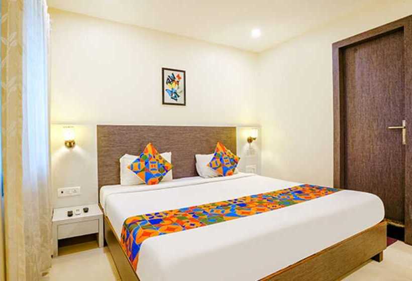 בית מלון כפרי Fabexpress Baramati Stays