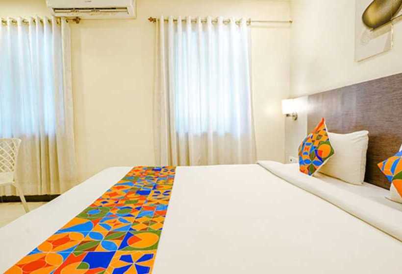 בית מלון כפרי Fabexpress Baramati Stays