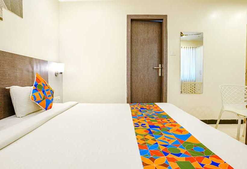 בית מלון כפרי Fabexpress Baramati Stays