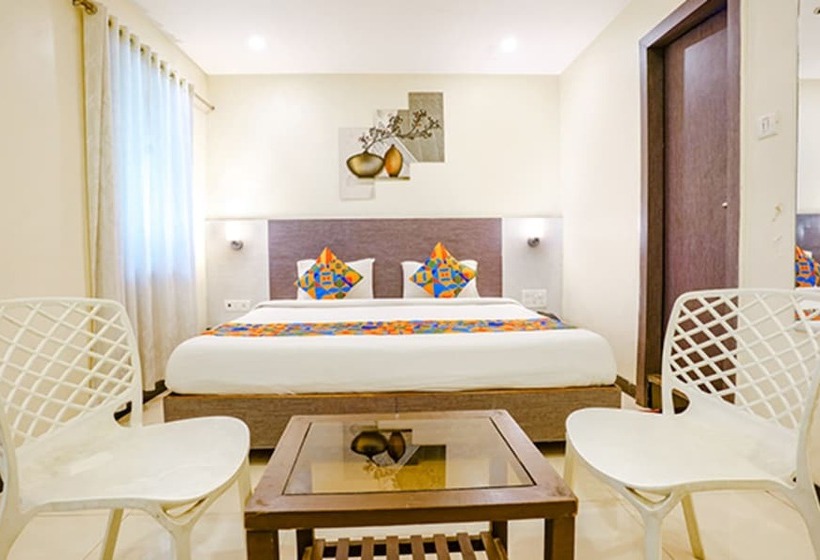 בית מלון כפרי Fabexpress Baramati Stays