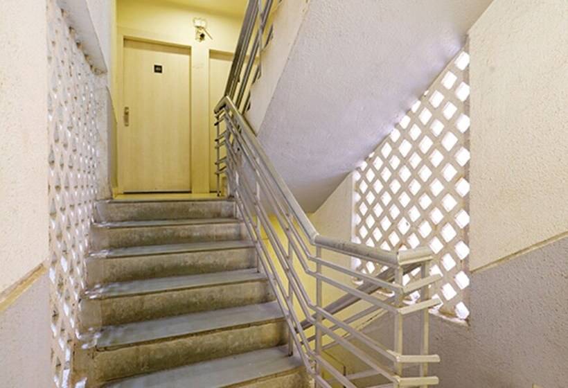 בית מלון כפרי Fabexpress Baramati Stays