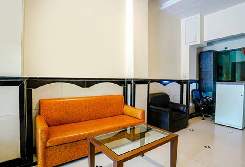 בית מלון כפרי Fabexpress Baramati Stays