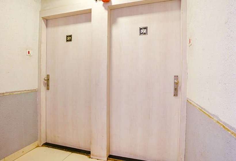 בית מלון כפרי Fabexpress Baramati Stays