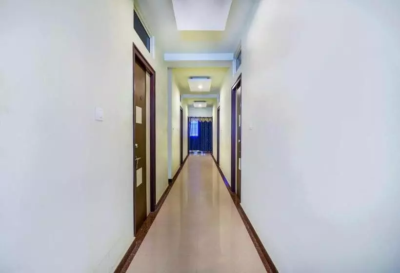 ホテル O Sri Sai Residency
