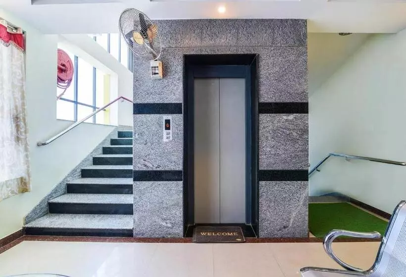 ホテル O Sri Sai Residency