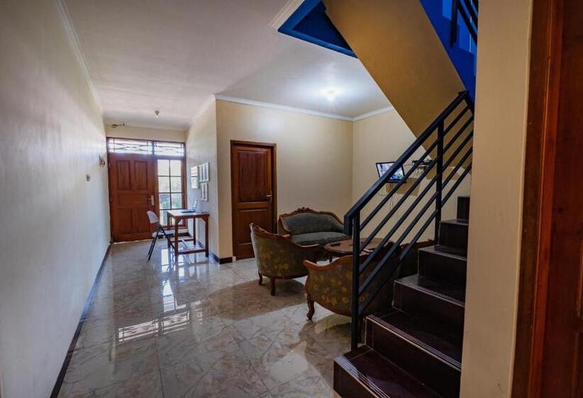 هتل Oyo Life 2216 Griya Jakasetia