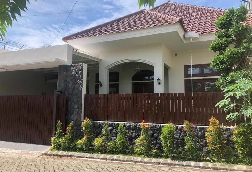 Hotell Oyo Life 3093 Kost Bale Teduh