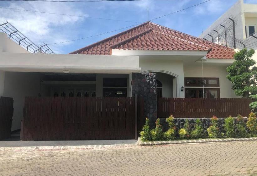 Hotell Oyo Life 3093 Kost Bale Teduh