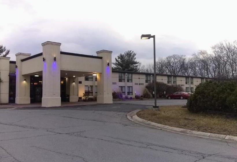 בית מלון כפרי Crossroads Inn