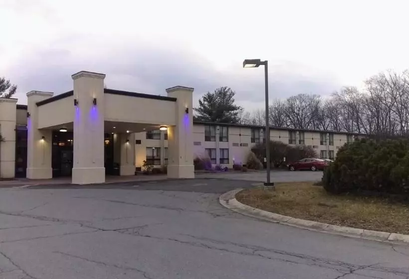 Hotelli Crossroads Inn