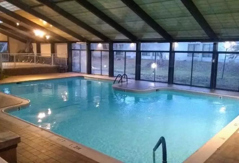 Hotelli Crossroads Inn