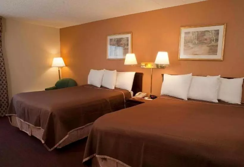 Hotelli Crossroads Inn