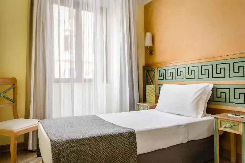 Отель Exe Domus Aurea