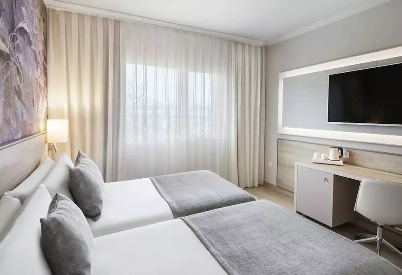 בית מלון כפרי Salles Ciutat Del Prat Barcelona Airport