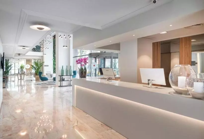 בית מלון כפרי Salles Ciutat Del Prat Barcelona Airport