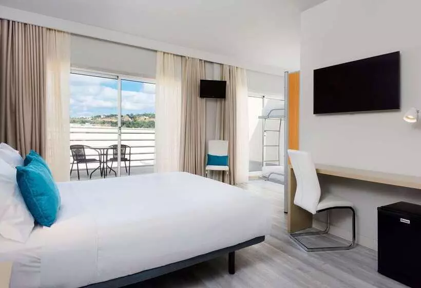 Hotel Tryp by Wyndham Lisboa Caparica Mar