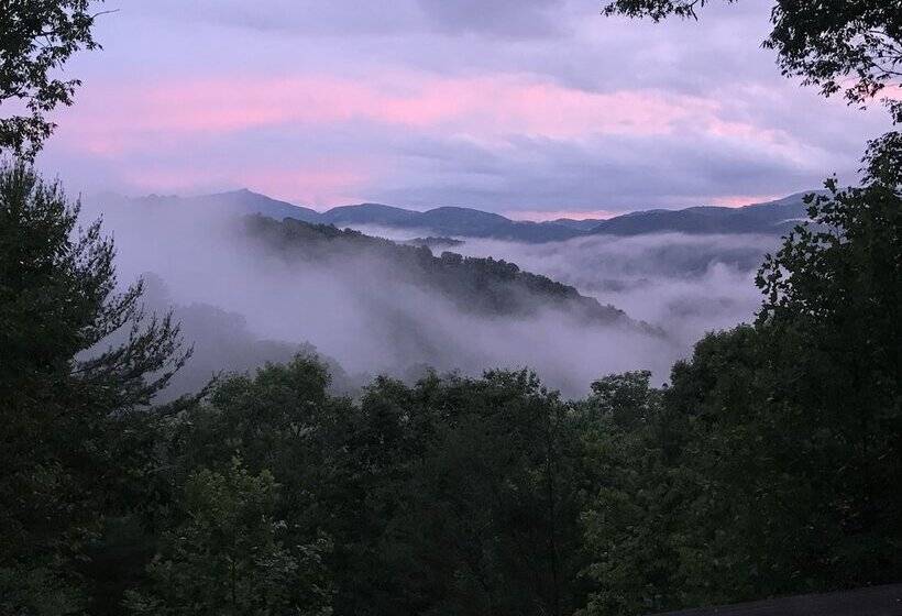 مبيت وإفطار Lazy Bear Lodge