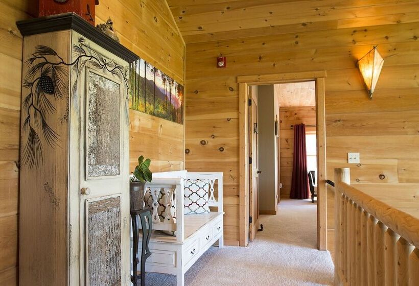 مبيت وإفطار Lazy Bear Lodge