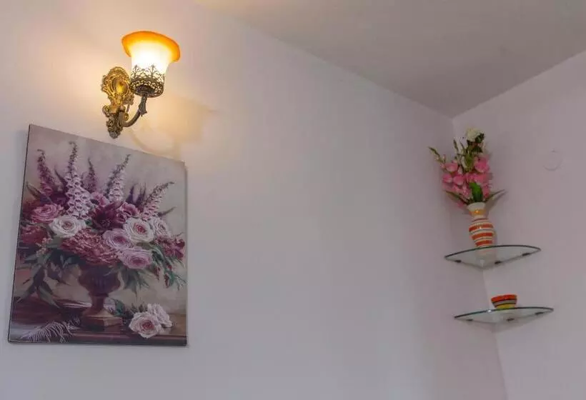 تختخواب و صبحانه Sunflower Villa