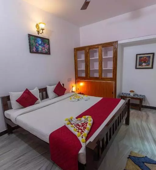 تختخواب و صبحانه Sunflower Villa