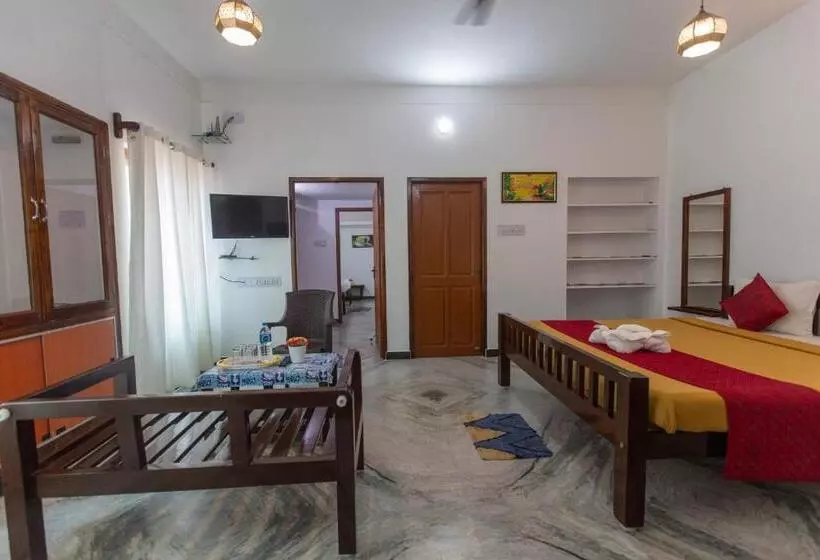 تختخواب و صبحانه Sunflower Villa