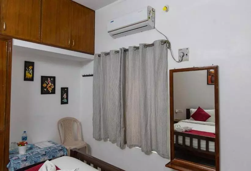تختخواب و صبحانه Sunflower Villa
