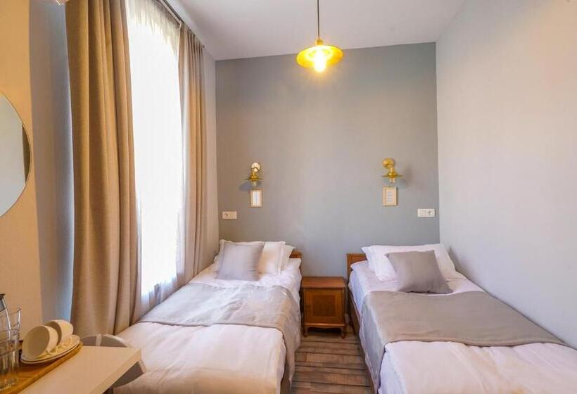 تختخواب و صبحانه Ticiani 13