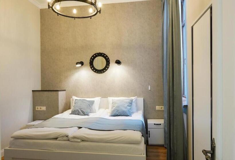 تختخواب و صبحانه Ticiani 13