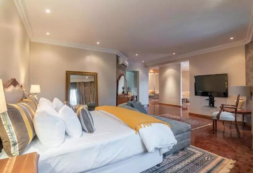 هتل Bongavila   Boutique