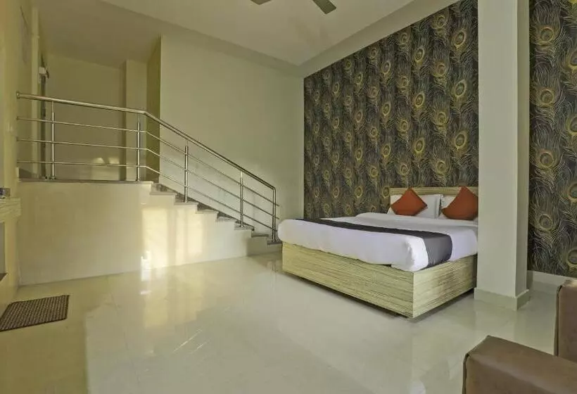 Collection O Hotel Kaku