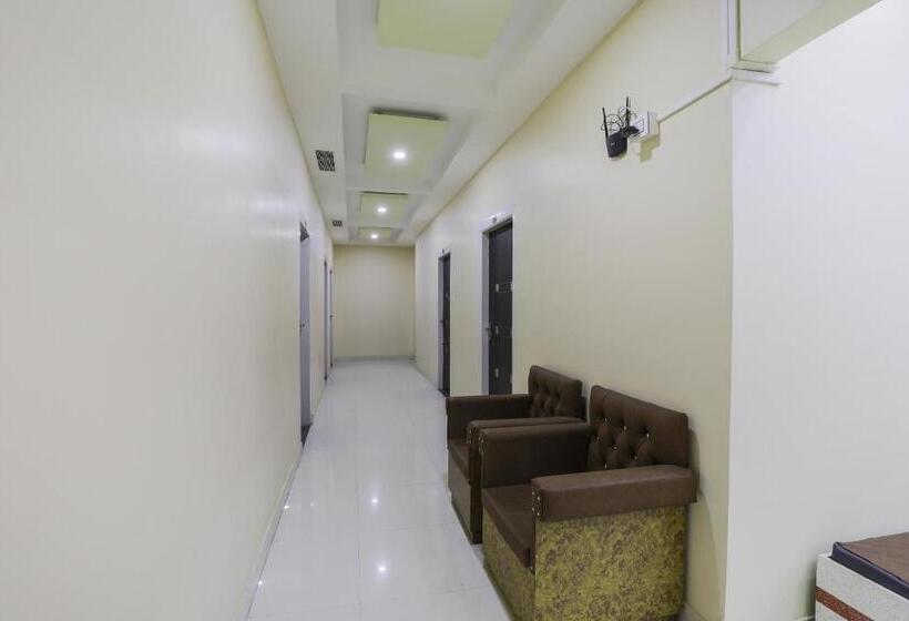 Collection O Hotel Kaku