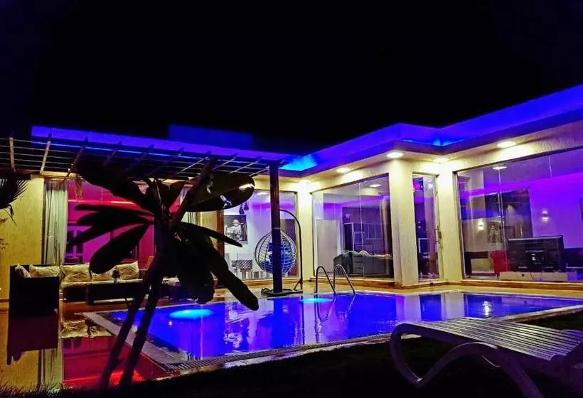 Mooyah Resort