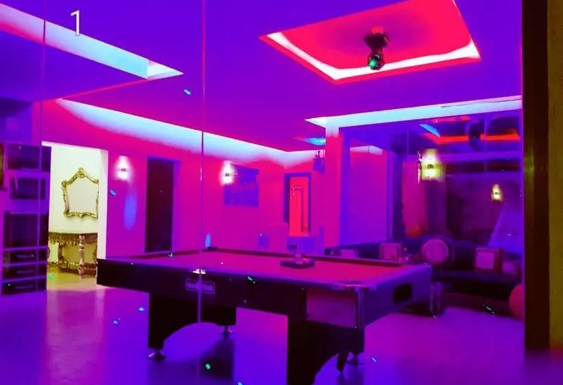Mooyah Resort