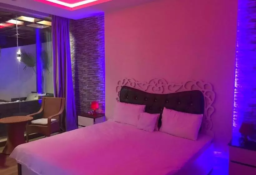 Mooyah Resort