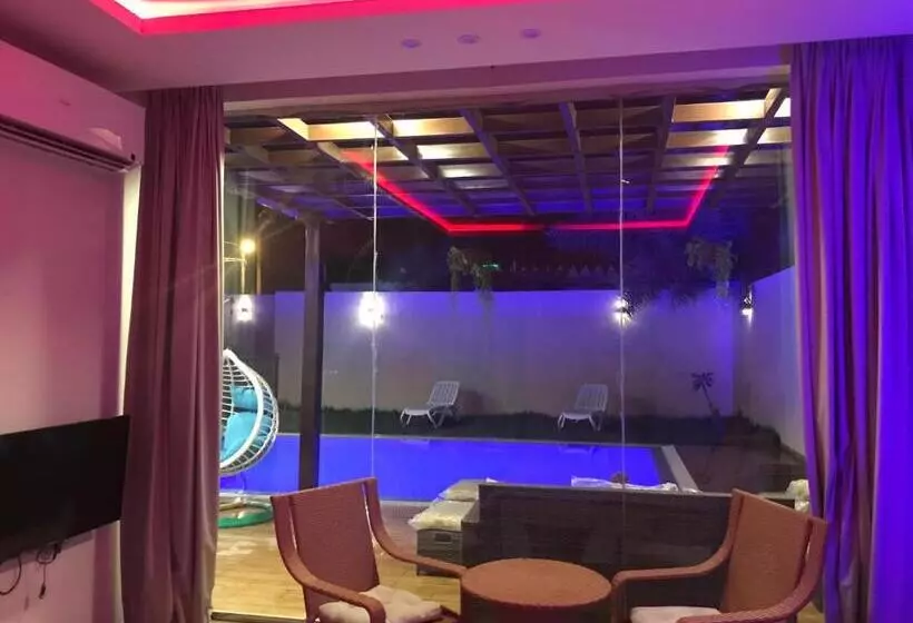 Mooyah Resort