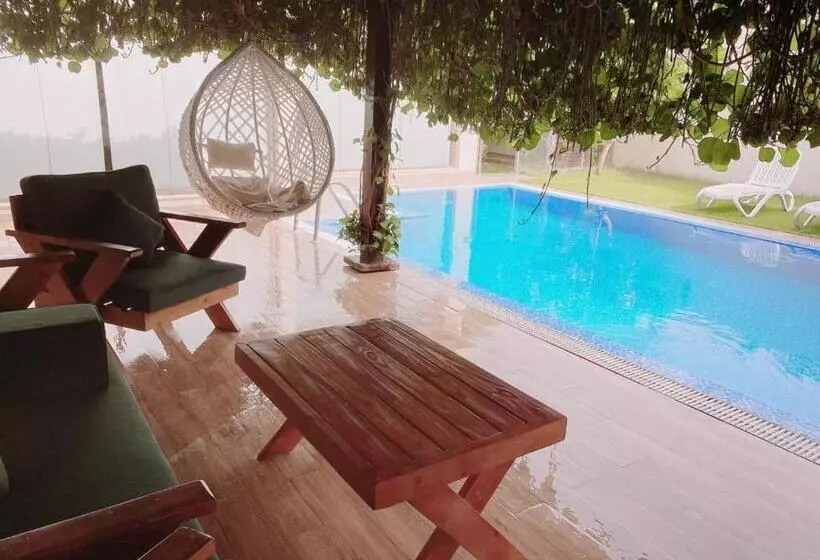 Mooyah Resort