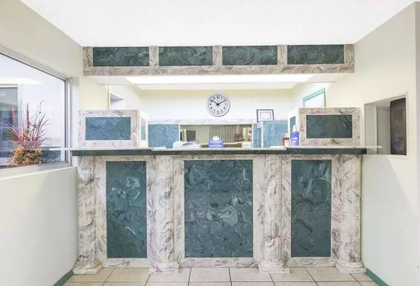 هتل Days Inn By Wyndham West Point