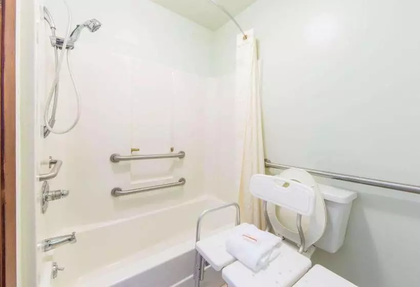 هتل Days Inn By Wyndham West Point