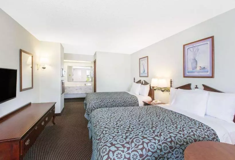 هتل Days Inn By Wyndham West Point